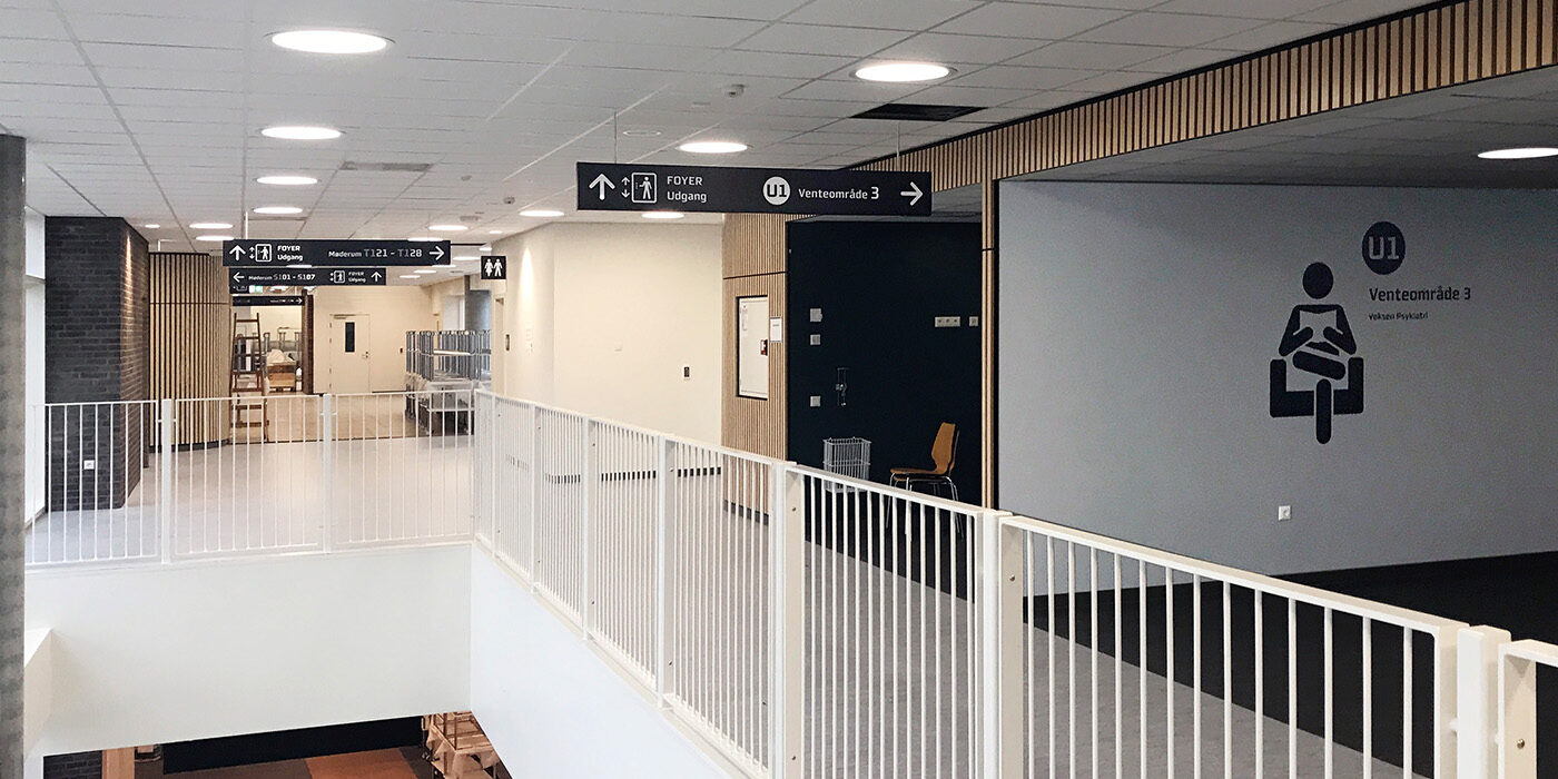 Directionnel signage and wayfinding graphics at the new regional hospital in Gødstrup